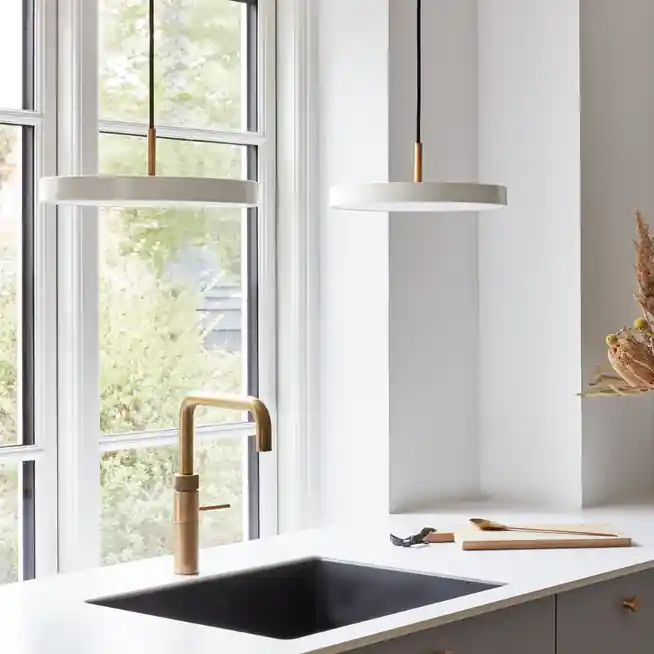 Bestseller | Lampa wisząca Asteria mini perłowa biel UMAGE